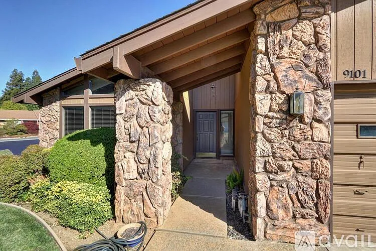 9101 Yount Ct — Photo 2