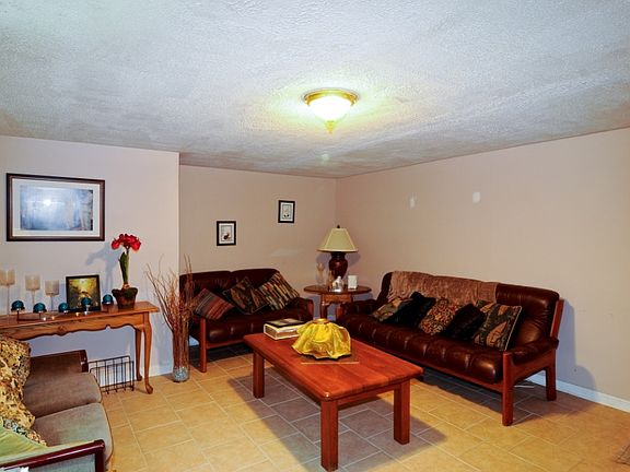4th image of 8543 S King Dr
