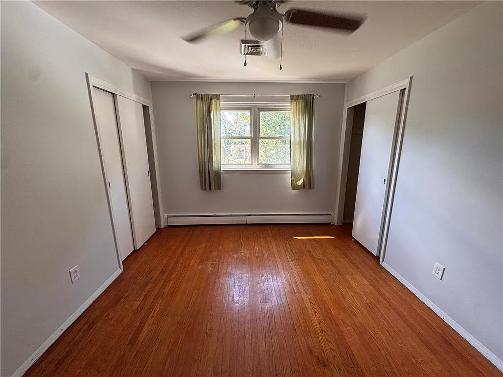 4 bed, 2398 sqft, $2,695 — Photo 4