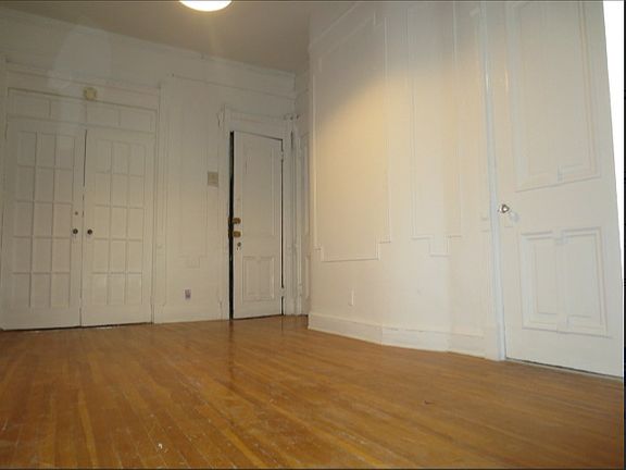 5th image of 1700 Lexington Ave APT 2