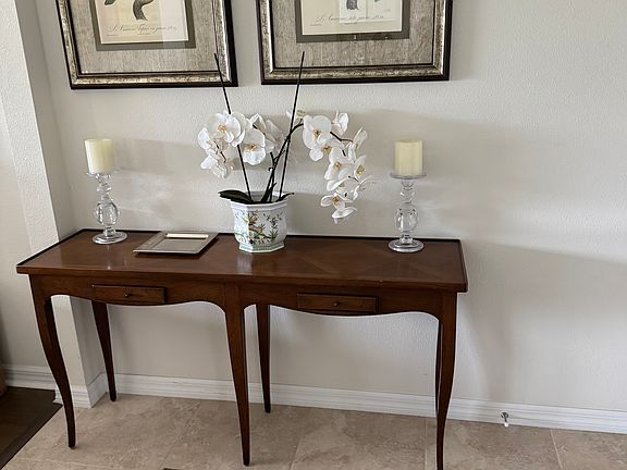 Entryway, kitchen to the left