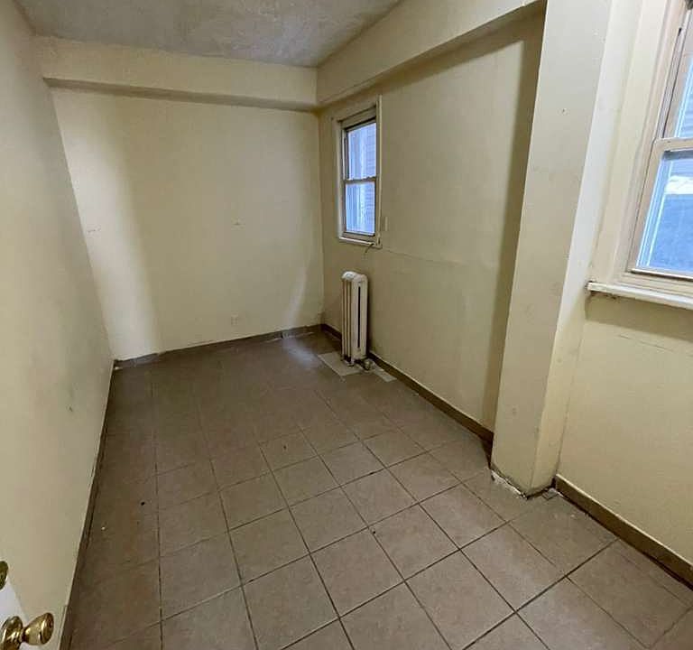 1st image of 301 3rd St #11