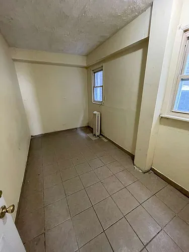 301 3rd St Photo 1