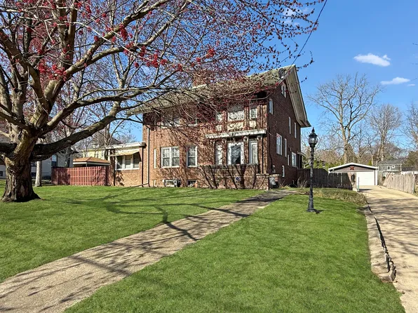 428 S West Ave, Freeport, IL 61032