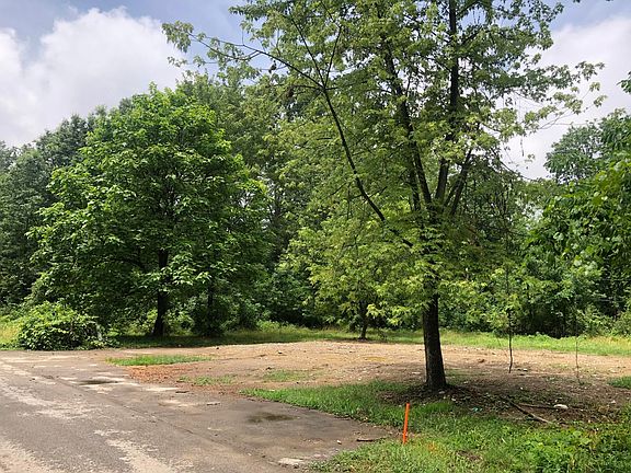 4th image of 3820 E Genessee Ave