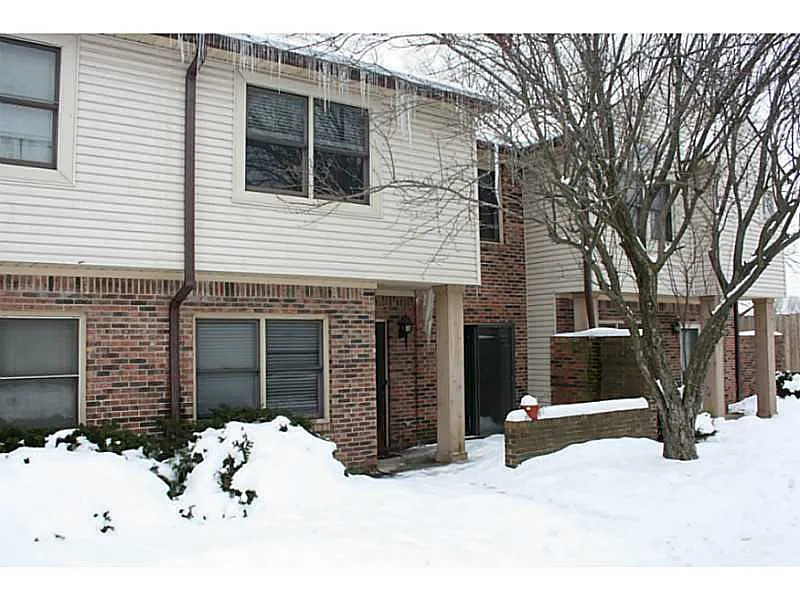 9454 Maple Way photo 1