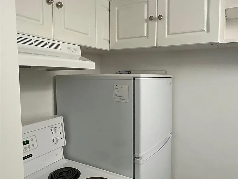 1445 W 11th Ave #11 — Photo 7