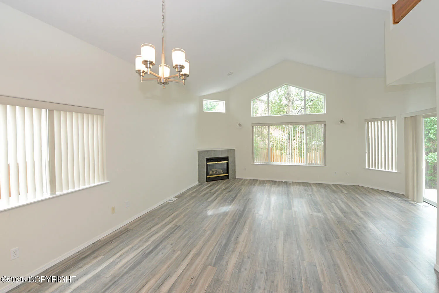 4 bed, 2.5 bath, 1962 sqft, $3,300 — Photo 3