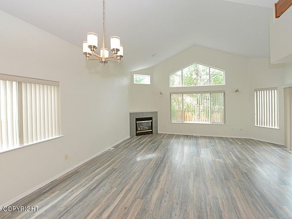 3rd image of 264 Dailey Ave