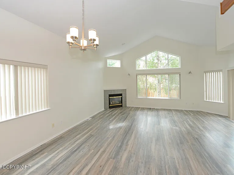264 Dailey Ave — Photo 3
