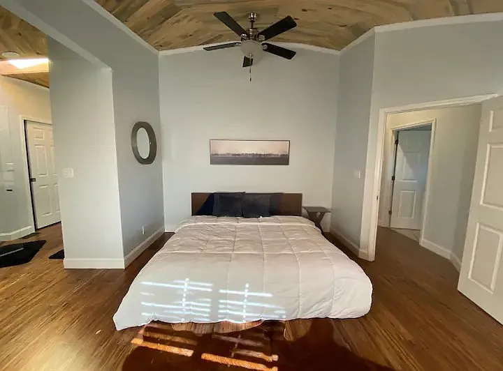 204 Castaway Trl — Photo 8