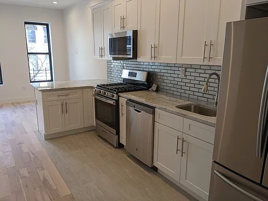 Rented by Bond New York | media 11