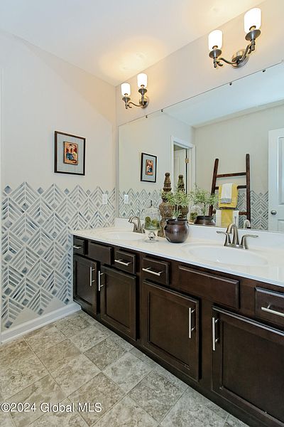 5th image of 8 Brookhaven Court