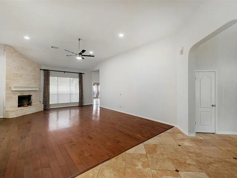 3806 Azur Ln — Photo 6