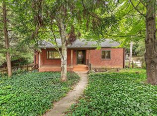 4 Red Oak Rd, Asheville, NC 28804