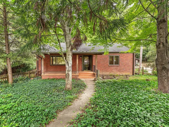 4 Red Oak Rd, Asheville, NC 28804