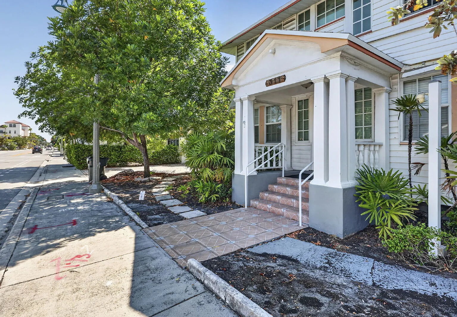 1 bed, 1.0 bath, 720 sqft, $1,550 — Photo 2