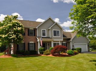 3 Wayshire Dr, Penfield, NY 14526