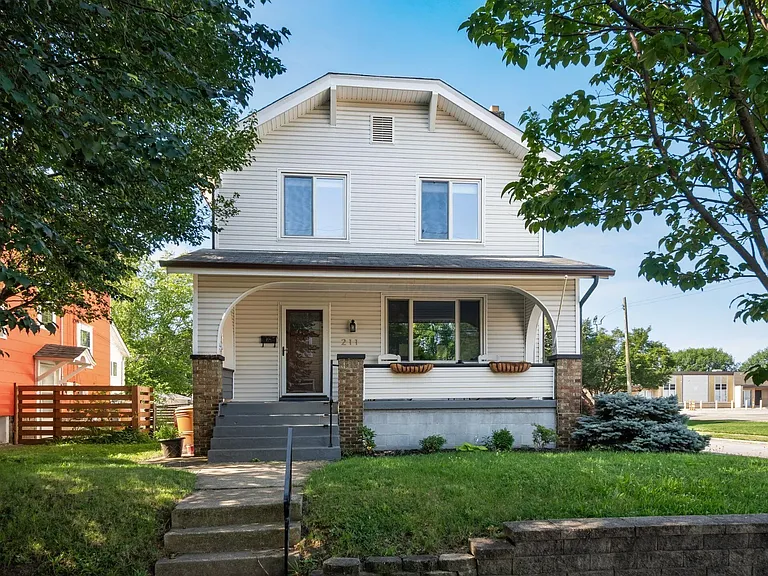 211 E Jenkins Ave — Photo 1