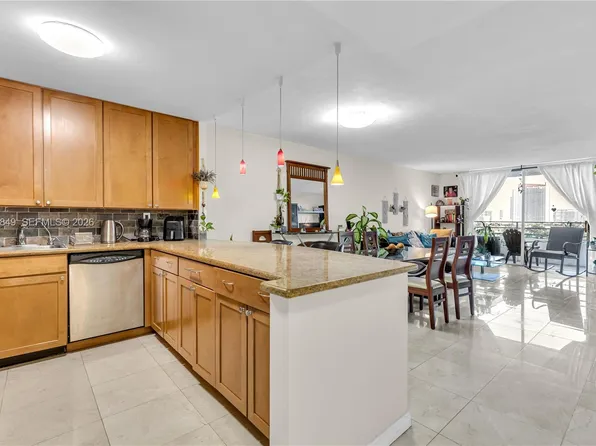 600 Three Islands Blvd APT 618, Hallandale, FL 33009