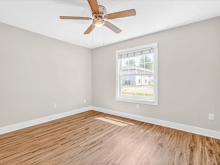 306 Roe St — Photo 24