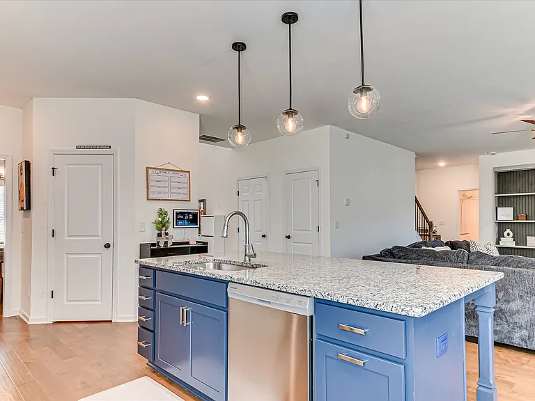 251 Haverford Dr — Photo 7