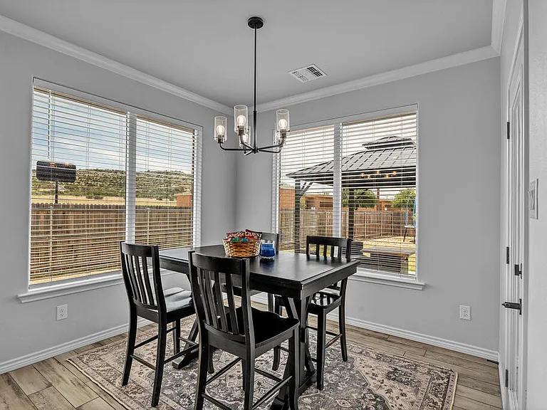 2726 Shirley Dr — Photo 10
