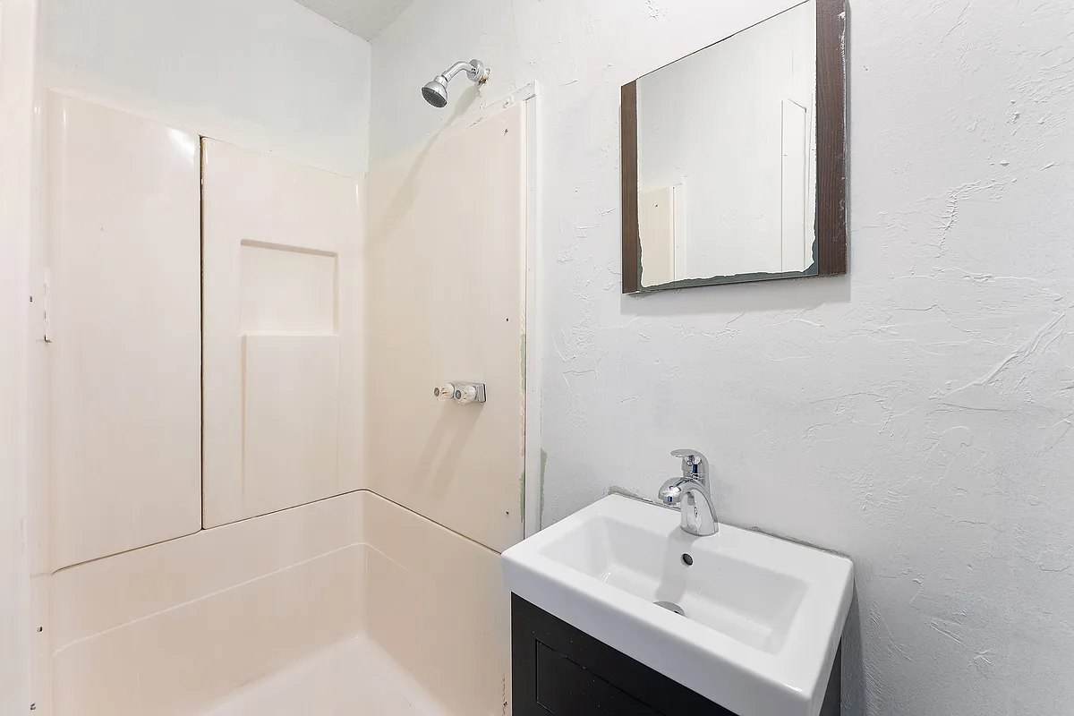 Building Photo - 2515 E Midlothian Blvd #4