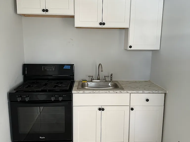 931 Burnside Rd — Photo 4