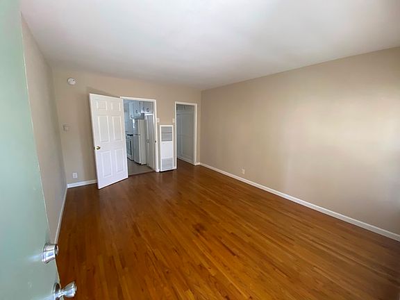 5th image of 4815 Beverly Blvd