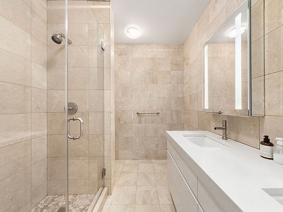 5th image of 167 E 61st St APT 22E