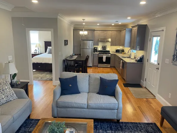 26 Maple St #26, Waltham, MA 02453