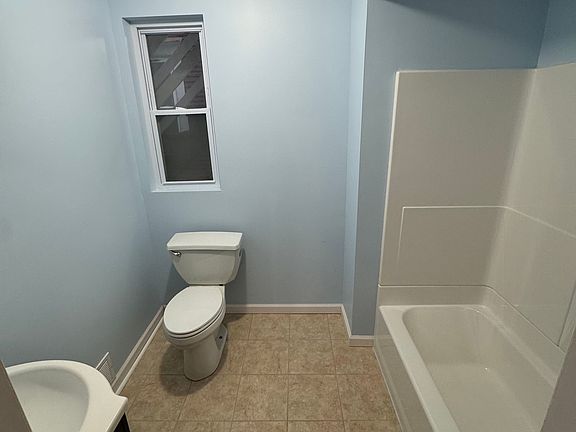 2nd image of 302-304 S Irving Ave #302-2