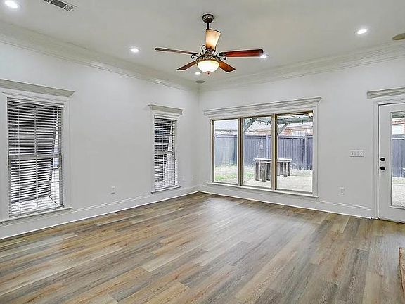 3rd image of 559 Asbury Lane Dr