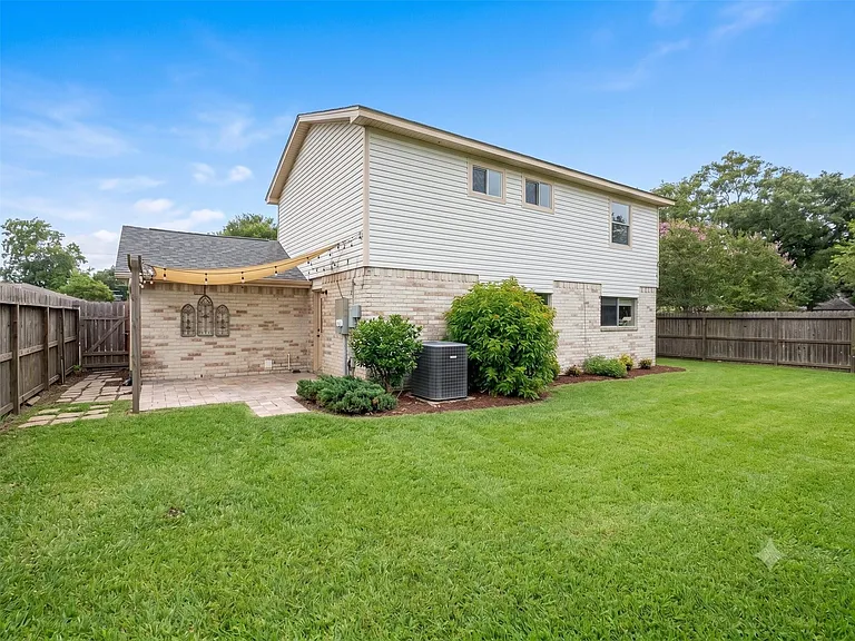 302 Morningside Dr — Photo 18