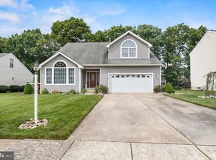 13 Hillside Ln, Berlin, NJ 08009