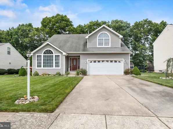 13 Hillside Ln, Berlin, NJ 08009