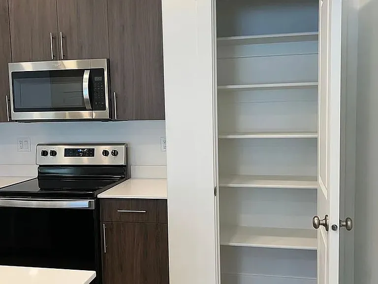 651 S 2400 W — Photo 4
