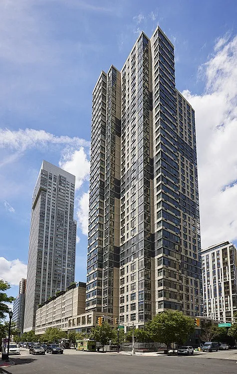 50 Columbus — Photo 2