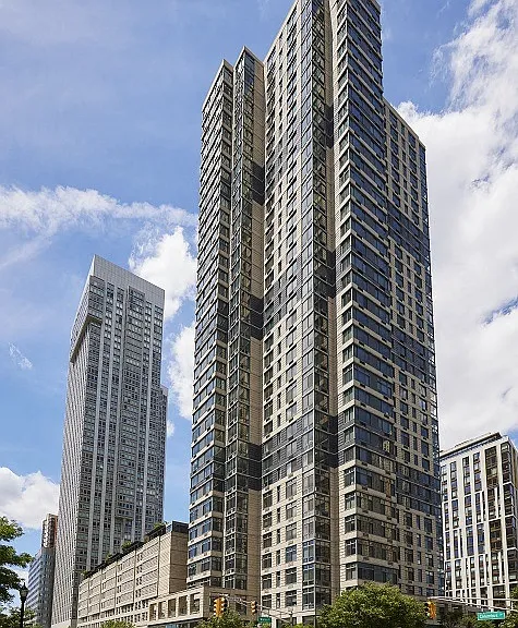 50 Columbus — Photo 2