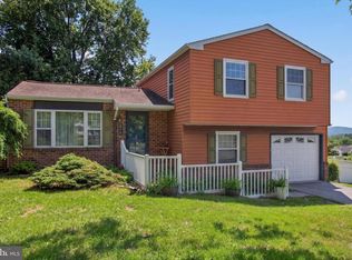 826 Lark Dr, Harrisburg, PA 17111