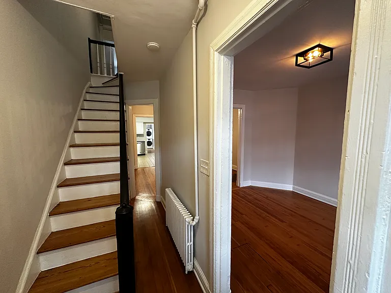 525 11th St SE — Photo 2