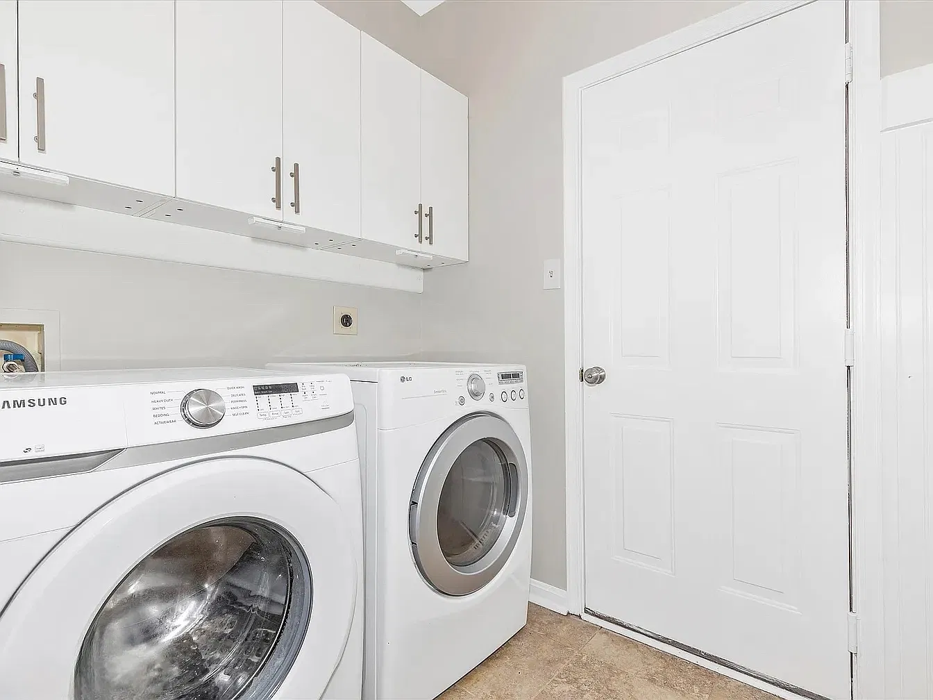 4 bed, 3.5 bath, 3858 sqft, $4,198 — Photo 3