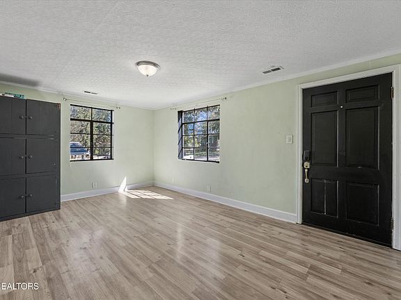 5th image of 101 Freemont Cir