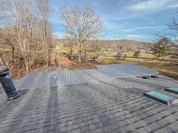 3rd image of 3425 Glen Lily Rd