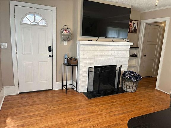 3rd image of 102 W Fairmount Ave