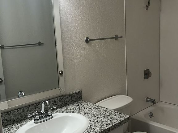 4th image of 2709 D St APT 9