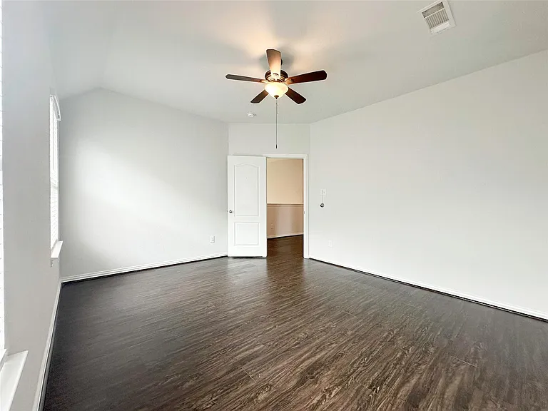 23610 Carducci Dr — Photo 35