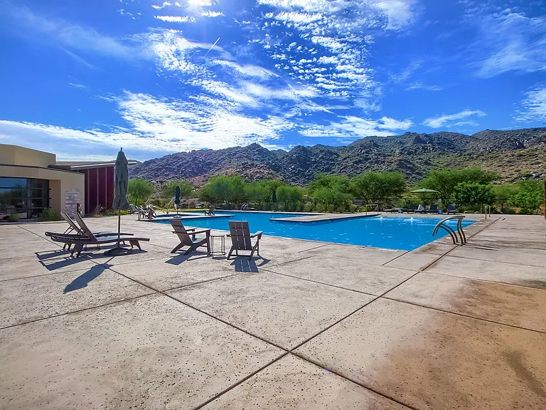 1005 E Paseo Way — Photo 11