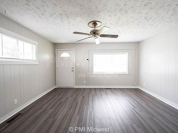 4th image of 3748 N Hawthorne Ln